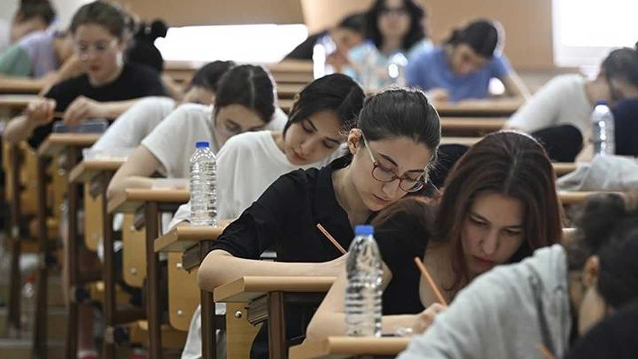 “Sığ beyinli bedbaht sözde bilim adamları!” Türkiye’nin PISA’daki başarısını çekemediler